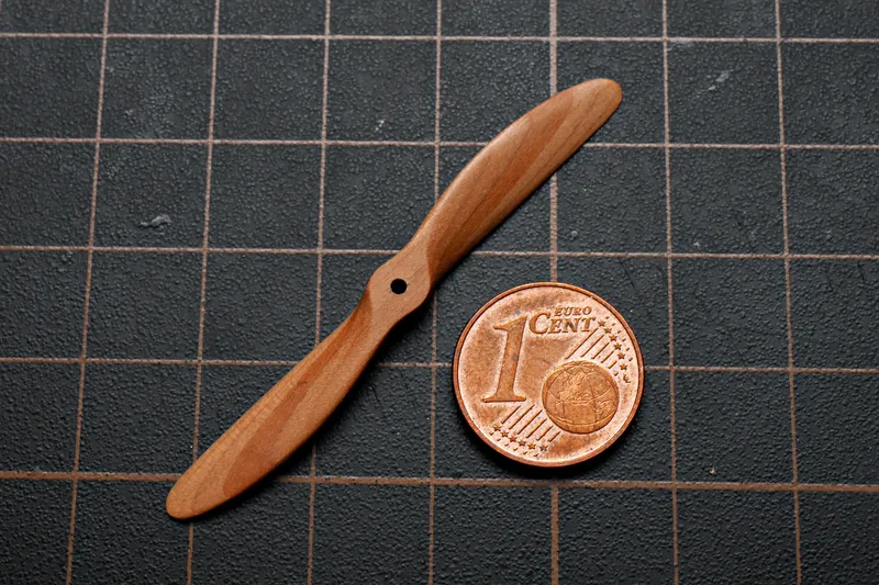 The wooden airscrew 7