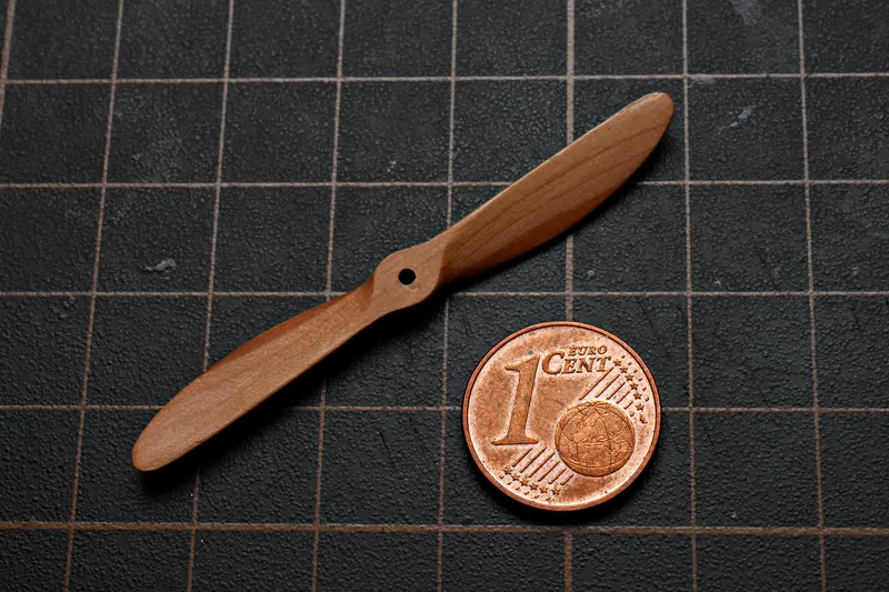 The wooden airscrew 8